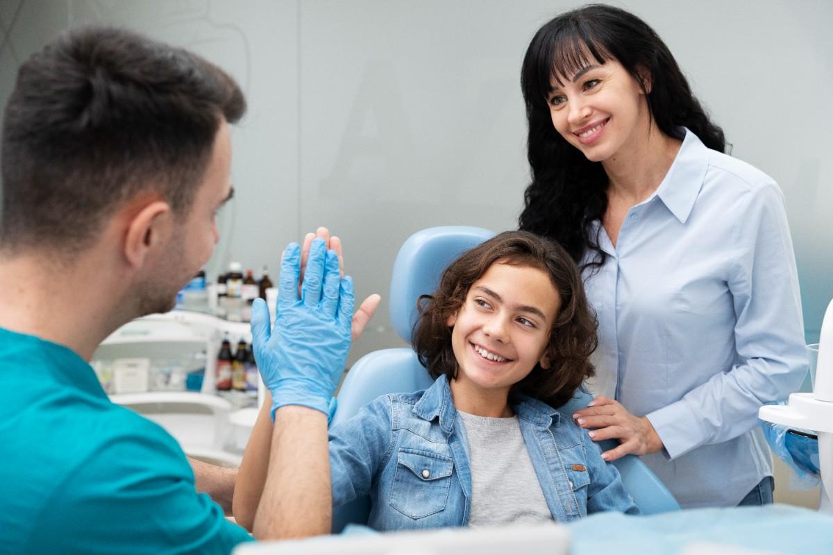 Featured image for “Cosmetic Dentistry in San Francisco, CA : Comparing Whitening, Veneers, Invisalign, and More ”